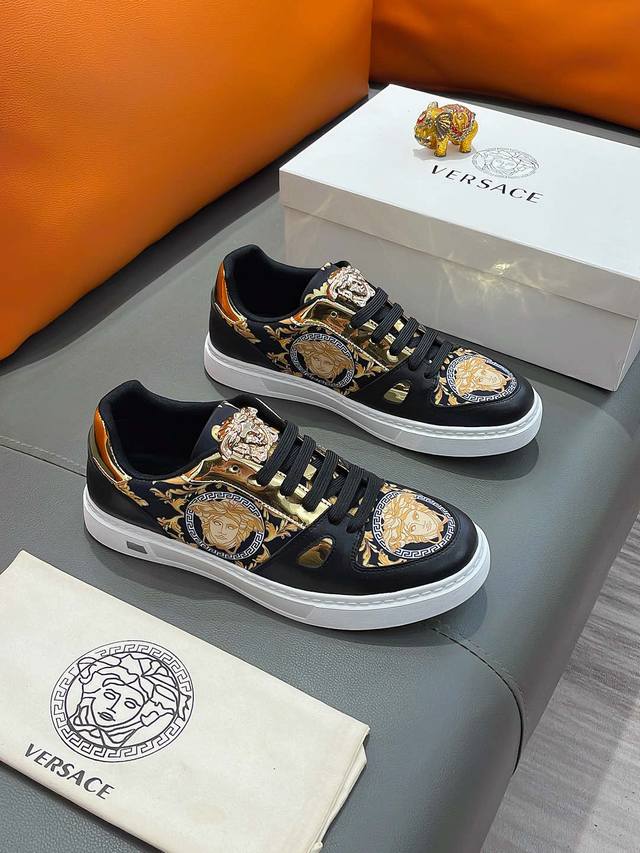 商品名称 Versace 范思哲 正规码数 38-44 休闲鞋 商品材料 精选 牛皮鞋面，柔软羊皮内里；原厂大底。