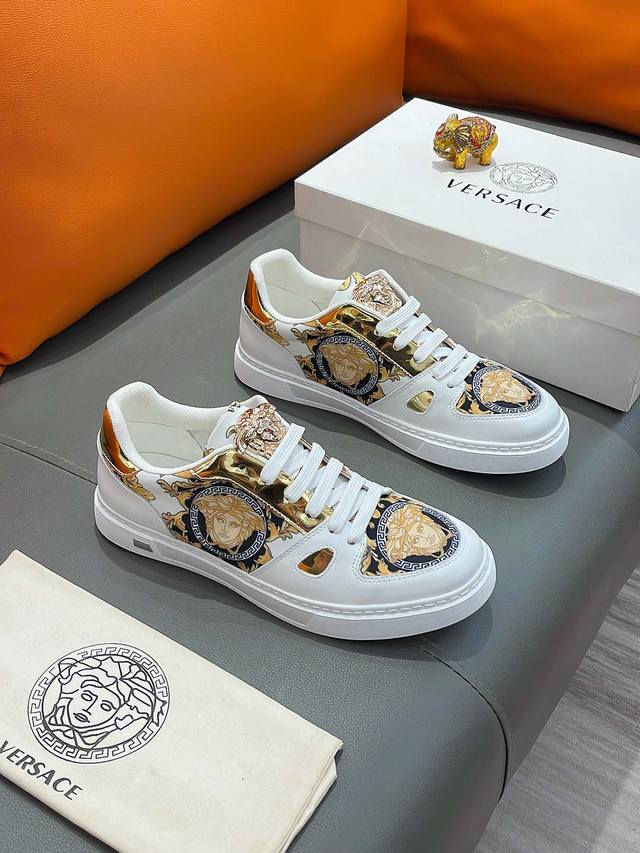 商品名称 Versace 范思哲 正规码数 38-44 休闲鞋 商品材料 精选 牛皮鞋面，柔软羊皮内里；原厂大底。