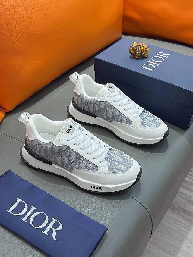 商品名称 Dior 迪奥 正规码数 38-44 休闲鞋 商品材料 精选 牛皮鞋面，柔软羊皮内里；原厂大底。