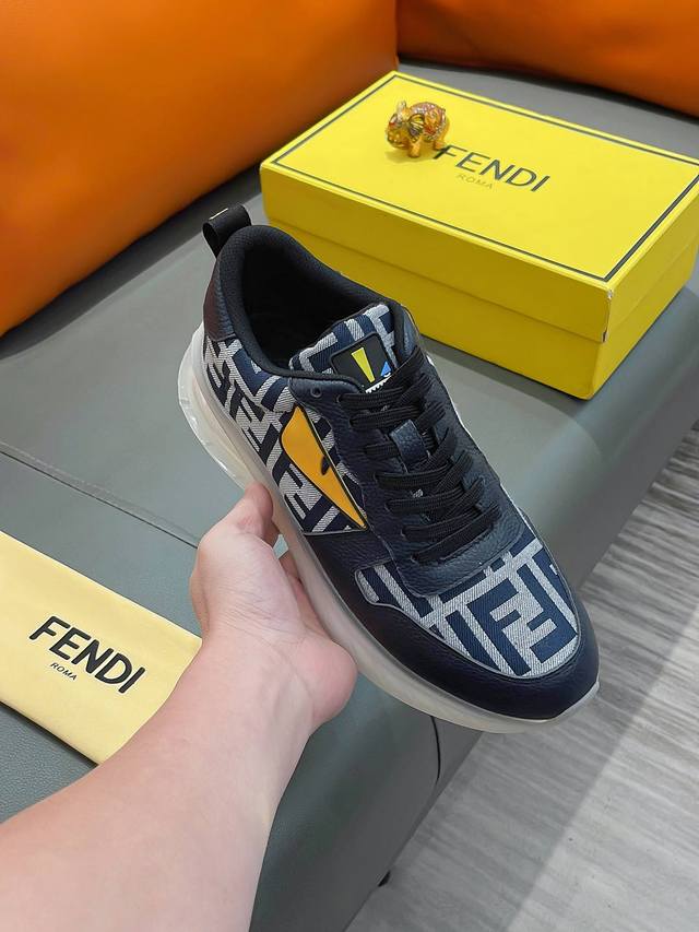 商品名称 Fendi 芬迪 正规码数 38-44 休闲鞋 商品材料 精选 牛皮鞋面，柔软羊皮内里；原厂大底。