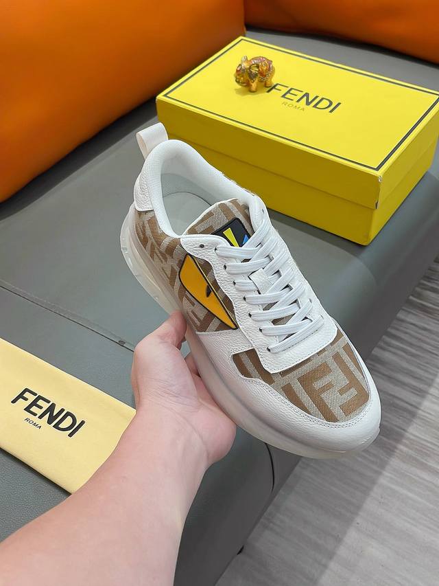 商品名称 Fendi 芬迪 正规码数 38-44 休闲鞋 商品材料 精选 牛皮鞋面，柔软羊皮内里；原厂大底。