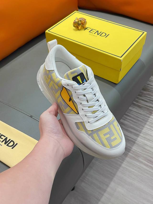 商品名称 Fendi 芬迪 正规码数 38-44 休闲鞋 商品材料 精选 牛皮鞋面，柔软羊皮内里；原厂大底。