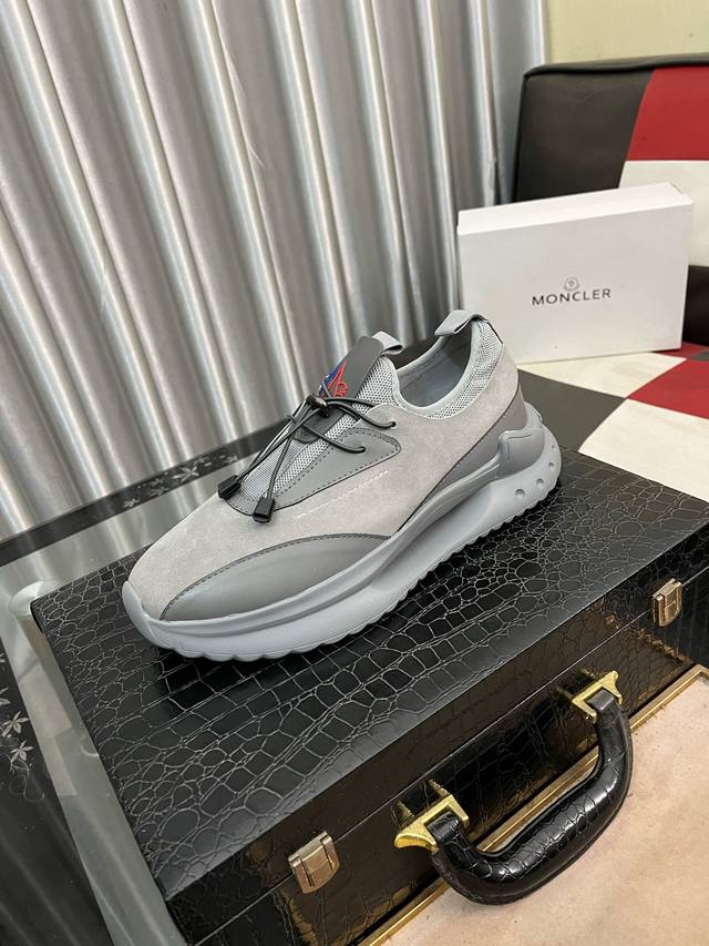 出厂价 Moncler 蒙口、官网同款 高品质男鞋 材料 定制小牛皮 网布透气内里真皮鞋垫 原版开模大底款式类型 男士休闲运动鞋 系带款男鞋系列 欧美潮流风格