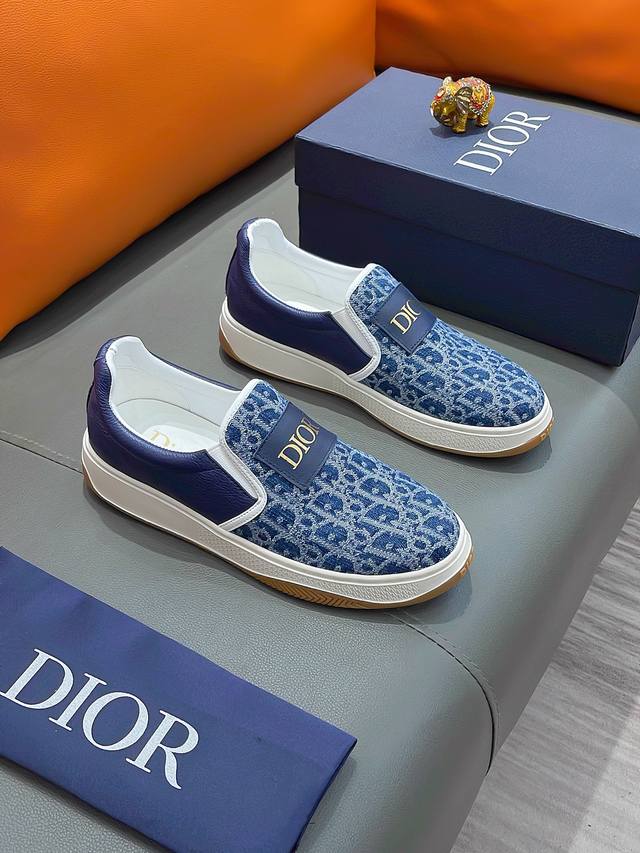 商品名称 Dior 迪奥 正规码数 38-44 休闲鞋 商品材料 精选 牛皮鞋面，柔软羊皮内里；原厂大底。