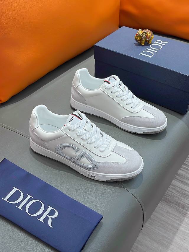 商品名称 Dior 迪奥 正规码数 38-44 休闲鞋 商品材料 精选 牛皮鞋面，柔软羊皮内里；原厂大底。