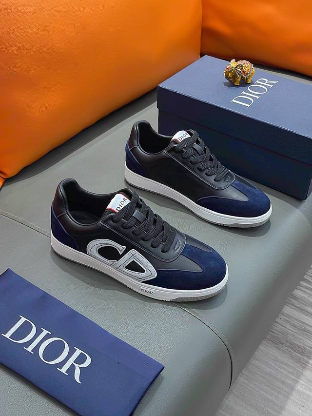 商品名称 Dior 迪奥 正规码数 38-44 休闲鞋 商品材料 精选 牛皮鞋面，柔软羊皮内里；原厂大底。