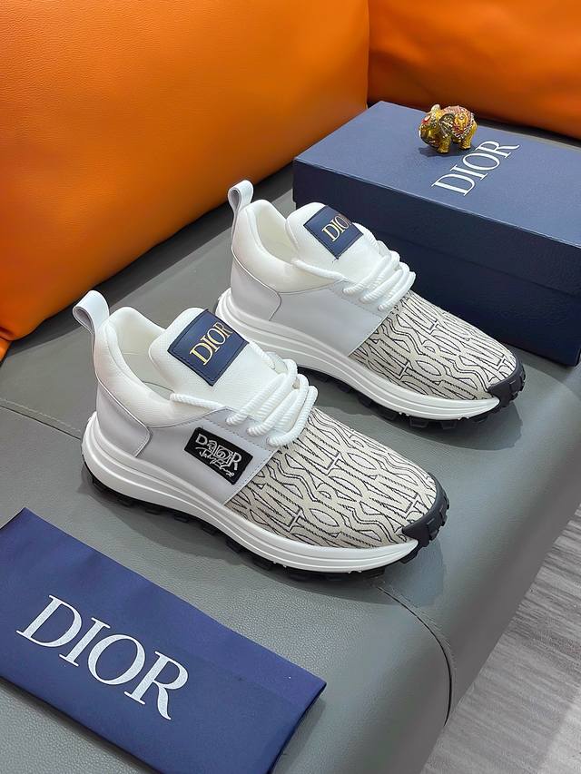 商品名称 Dior 迪奥 正规码数 38-44 休闲鞋 商品材料 精选 牛皮鞋面，柔软羊皮内里；原厂大底。