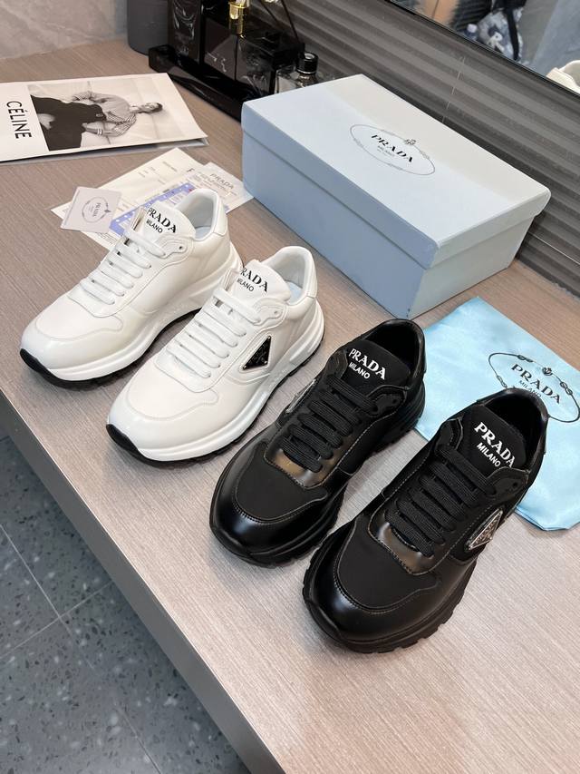 出厂价 普拉达 PRADA.. 情侣款 爆炸款出货了。，原版1比1开发，面料：进口开边珠牛皮，内里：羊皮，掂脚：羊皮，35--46码，34与41码可订做不退换 - 点击图像关闭