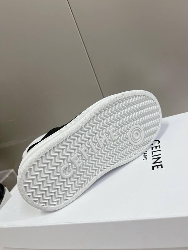 实价: Celine 2025SS 厚底高帮小白鞋 这款Celine秋冬的新品，非常百搭的绝对不会出错的一款，特别是在搭比较长的阔腿裤牛仔裤时效果非常好，可以很 - 点击图像关闭