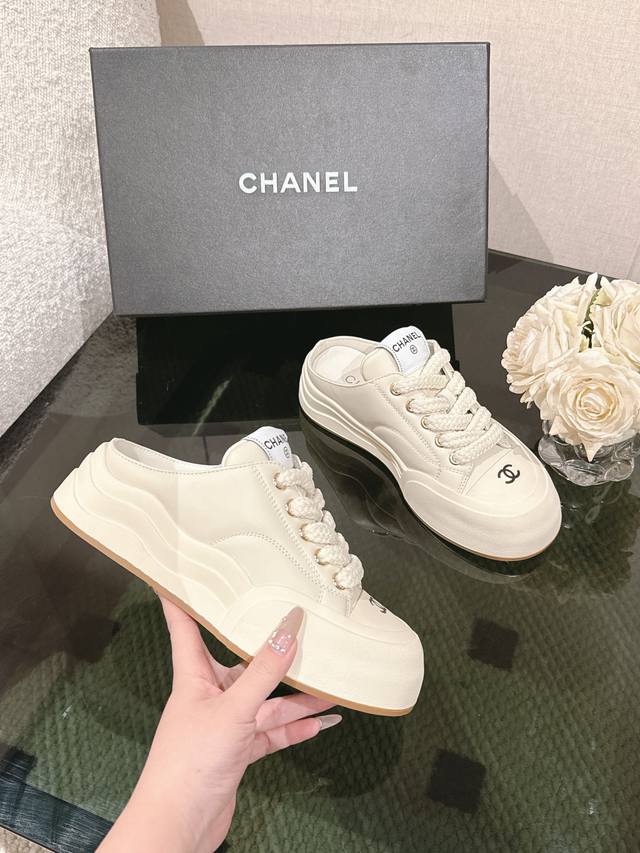 Chanel 25C 春夏专柜新款休闲运动鞋 天花板顶级品质这款靴子真的是小个子福星，厚底5cma 更精致一点，显腿瘦，关键是上脚很舒服鞋面：进口牛皮 内里：羊