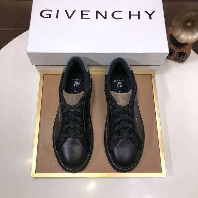 工厂 GIVENCHY.纪梵希 专柜同步发售鞋面：意大利进口品牌印花布匹 尽显奢华，透气网布内里加上双层组合，脚感舒适，鞋底：原厂特供橡胶发泡大底，轻便，舒适， - 点击图像关闭