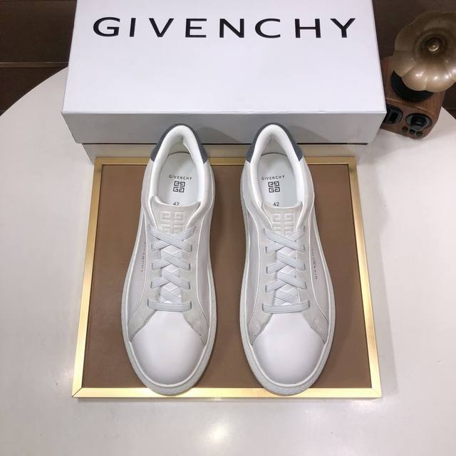 工厂 GIVENCHY.纪梵希 专柜同步发售鞋面：意大利进口品牌印花布匹 尽显奢华，透气网布内里加上双层组合，脚感舒适，鞋底：原厂特供橡胶发泡大底，轻便，舒适，