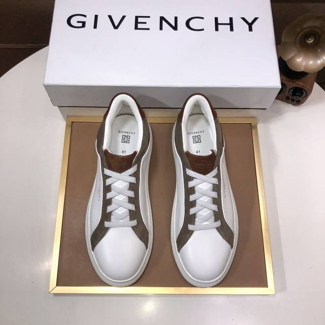 工厂 GIVENCHY.纪梵希 专柜同步发售鞋面：意大利进口品牌印花布匹 尽显奢华，透气网布内里加上双层组合，脚感舒适，鞋底：原厂特供橡胶发泡大底，轻便，舒适， - 点击图像关闭