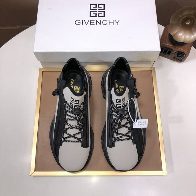 工厂 GIVENCHY.纪梵希 专柜同步发售鞋面：意大利进口品牌印花布匹 尽显奢华，透气网布内里加上双层组合，脚感舒适，鞋底：原厂特供橡胶发泡大底，轻便，舒适，