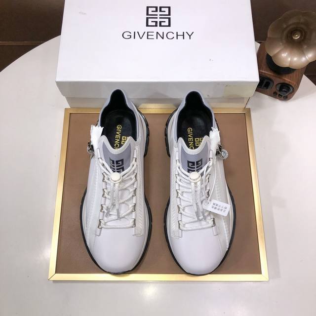 工厂 GIVENCHY.纪梵希 专柜同步发售鞋面：意大利进口品牌印花布匹 尽显奢华，透气网布内里加上双层组合，脚感舒适，鞋底：原厂特供橡胶发泡大底，轻便，舒适， - 点击图像关闭