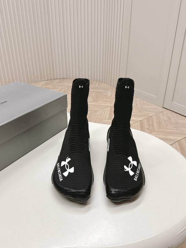 男20 Balenciaga X Under Armour 安德玛联名 情侣款 飞驶运动鞋休闲鞋这款飞织运动鞋是巴黎世家和安德玛强强联合，运动品牌和时尚产品携手