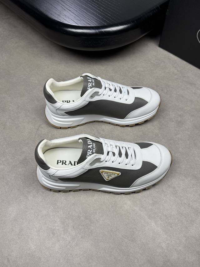 PRADA 普拉达 -高端品质 原单休闲运动鞋-鞋面：纳帕小牛皮、摔纹小牛皮、鞋身品牌金属扣件、鞋舌高周波品牌logo-内里：水染牛皮-大底：超轻TPU发泡 橡