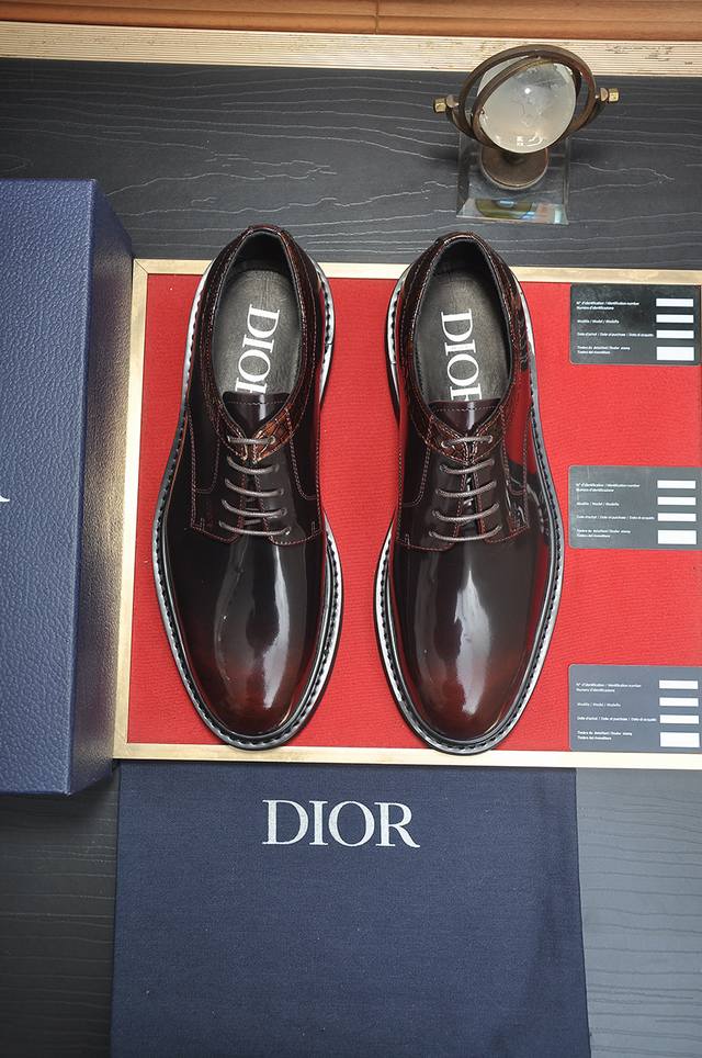 出厂价 Dior 水染牛皮内里 迪奥原版1:1高品质出厂，进口原版料，进口版原牛皮，水染牛皮内里，原版TPU大底，码数:39-44 38 45订做不退换 - 点击图像关闭