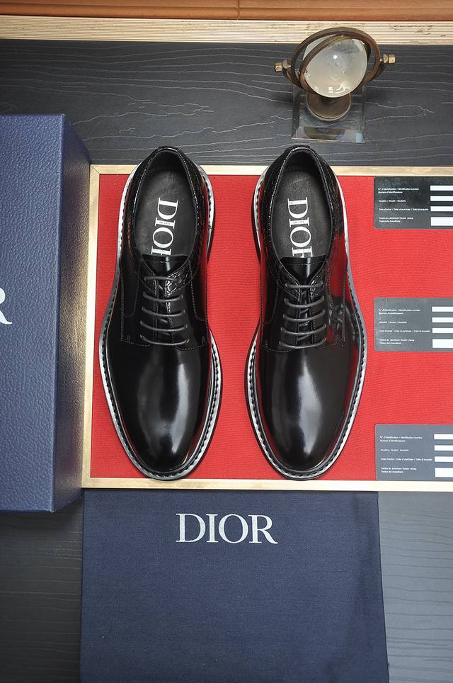 出厂价 Dior 水染牛皮内里 迪奥原版1:1高品质出厂，进口原版料，进口版原牛皮，水染牛皮内里，原版TPU大底，码数:39-44 38 45订做不退换