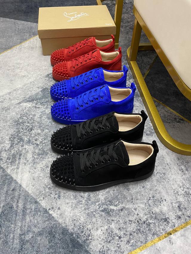 出厂价 。christian louboutin CL红底鞋 专柜烫钻系列，情侣休闲板鞋 独家热款发布活动乳胶垫脚成品大底车线女35-40#男38#-46,全球