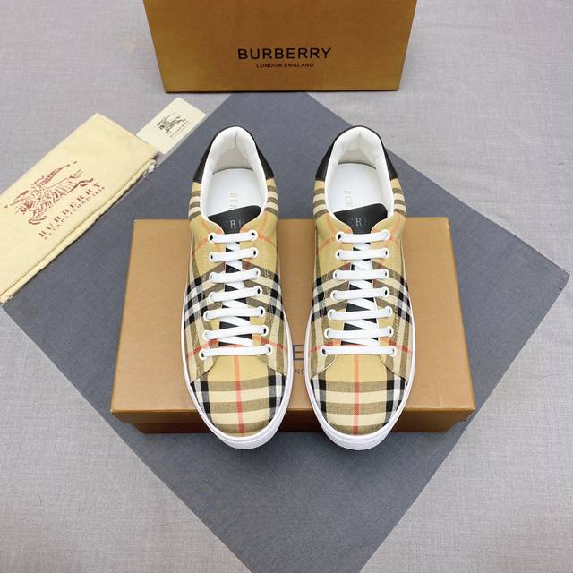 Burberry 巴宝莉新款经典条纹布搭配进口牛皮，羊皮内里非常舒适，原版大底，两色选、细节决定品质，欢迎对比，码数：38-44 编号019