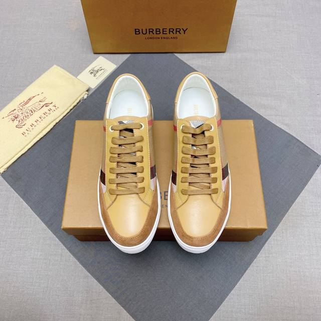 新款 Burberry 巴宝莉新款经典条纹布搭配进口牛皮，羊皮内里非常舒适，原版大底，两色选、细节决定品质，欢迎对比，码数：38-44 编号019