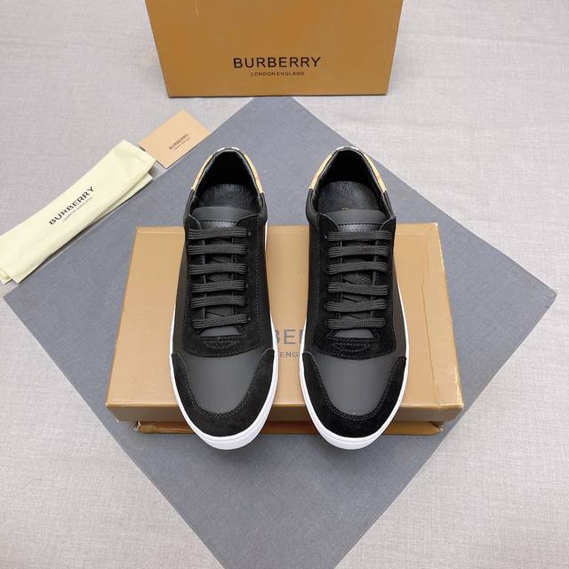 Burberry 巴宝莉新款男士休闲鞋！经典条纹布搭配进口头层丝绸小牛皮配高丝光磨砂皮 全真绵羊皮内里非常舒适，原版大底，两色选、细节决定品质，欢迎对比，码数： - 点击图像关闭