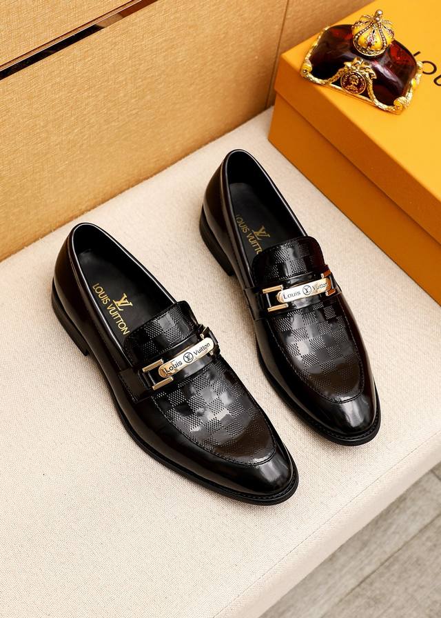 商品商标：LOUIS VUITTON 路易威登 休闲皮鞋正码码数: 39-44 38.45.46订制 商品材料：精选 进口头层开边珠牛皮压花鞋面+奢华五金扣，进 - 点击图像关闭