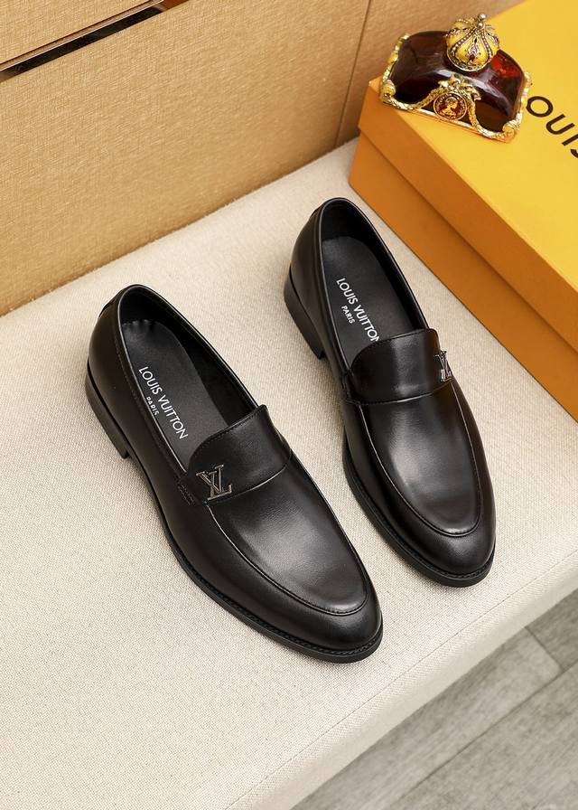 商品商标：LOUIS VUITTON 路易威登 休闲皮鞋正码码数: 39-44 38.45.46订制 商品材料：精选 进口头层小牛皮鞋面+奢华五金扣，进口头层牛