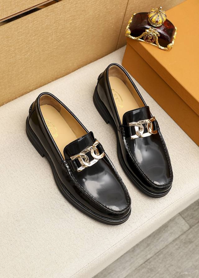 商品商标：TODS 托德斯 休闲皮鞋正码码数: 39-44 38.45.46订制 商品材料：精选 头层开边珠牛皮鞋面+奢华五金扣，进口牛皮内里。强烈立体视觉效果 - 点击图像关闭