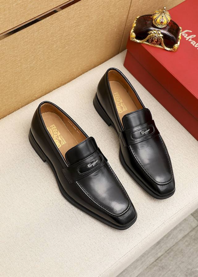 商品商标：Ferragamo 菲拉格慕 休闲皮鞋正码码数: 39-44 38.45订制 商品材料：精选 进口头层开边珠牛皮鞋面，进口水染牛皮内里。强烈立体视觉效