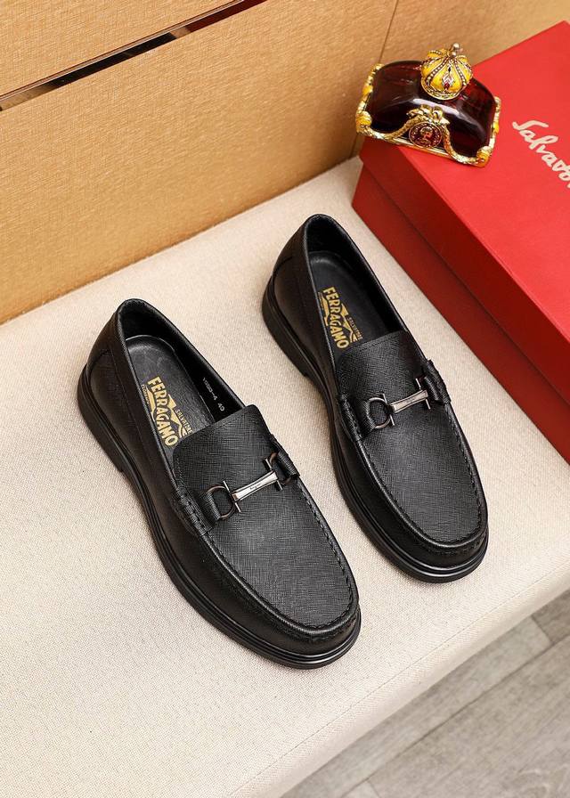 商品商标：Ferragamo 菲拉格慕 休闲皮鞋正码码数: 38-44 45订制 商品材料：精选 进口头层十字纹牛皮鞋面+奢华五金扣，进口水染牛皮内里。强烈立体 - 点击图像关闭