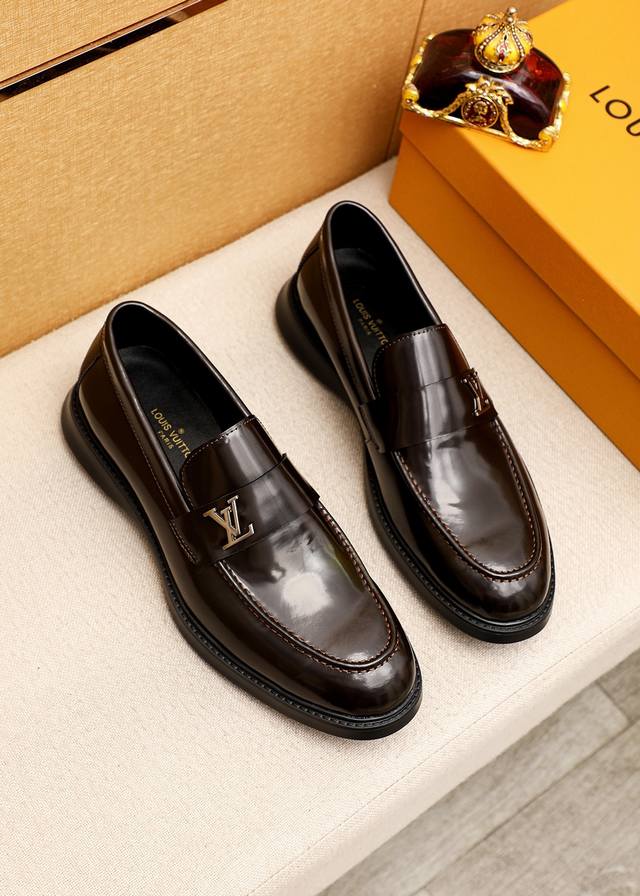 商品商标：LOUIS VUITTON 路易威登 休闲皮鞋正码码数: 39-44 38.45.46订制 商品材料：精选 进口头层开边珠牛皮鞋面+奢华五金扣，进口头