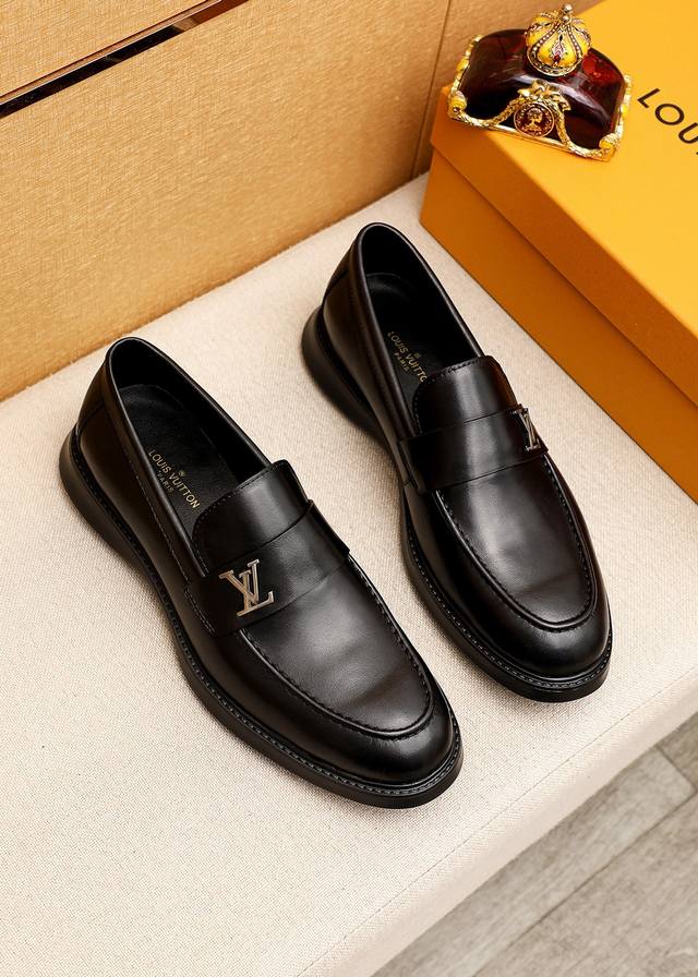 商品商标：LOUIS VUITTON 路易威登 休闲皮鞋正码码数: 39-44 38.45.46订制 商品材料：精选 进口头层小牛皮鞋面+奢华五金扣，进口头层牛 - 点击图像关闭