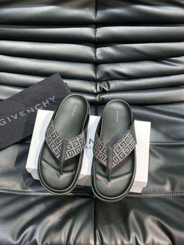 Givench*.纪梵希经典男士拖鞋，高端精品，原版材质，精细做工，鞋底超软，休闲宽松舒适型，夏季必入哦！Size：38-45