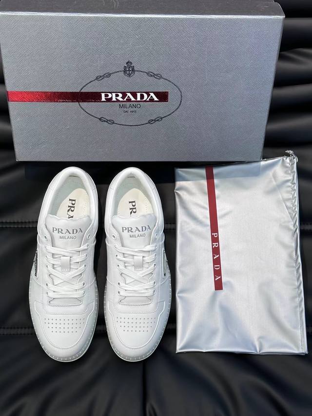 38-45 Prada 普拉达新款男士真皮运动鞋，市面最高版本 、欢迎任意对比！原版皮料质感极佳，超上档次！意大利进口胎羊网内里，可拆式垫！奢华用料、精细做工， - 点击图像关闭