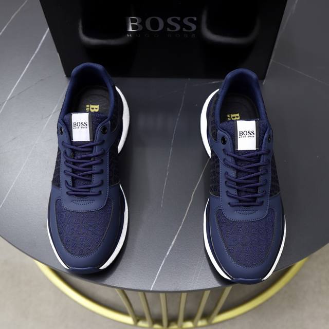 品牌：boos标准码：38-44 45订做 等级：官网同款 材料：原版皮面料 舒适透气内里 轻便耐磨大底款式类别：男士时尚休闲鞋 跑步 运动鞋 尊贵奢侈品大牌元