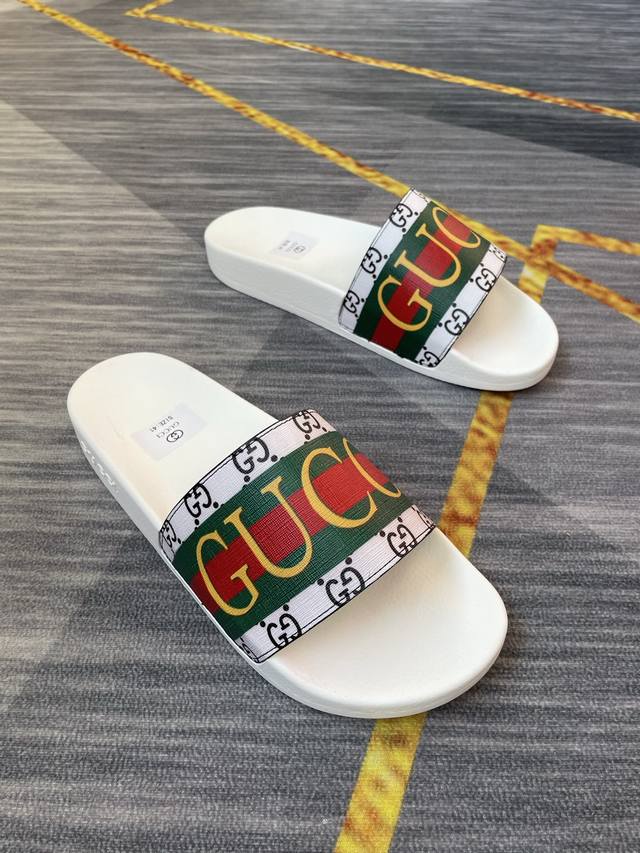 调工厂价 男装男鞋 运动原单古驰 Gucci 2025春季新款，蛇年爆单新品，情侣款一字拖，男女同款拖鞋，脚感舒适，帅气百搭，码数35-46